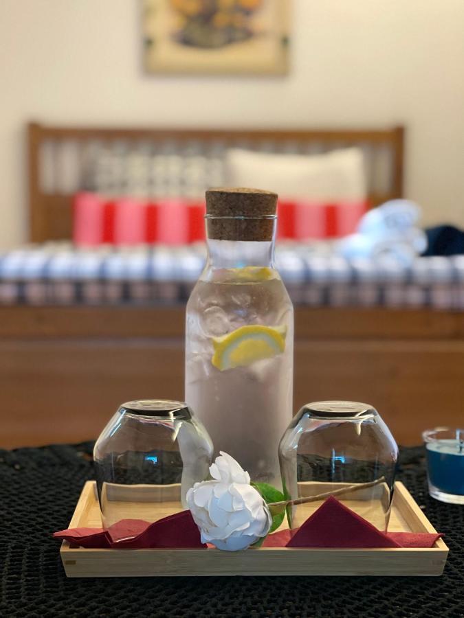 Hostel Lovely Rooms, City Center, Shared Bathroom, Windows To Corridor フィラハ エクステリア 写真