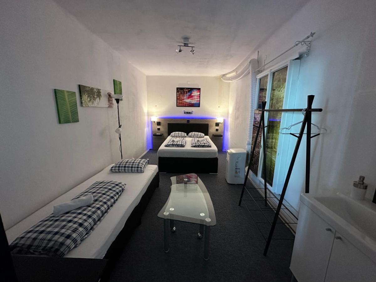 Hostel Lovely Rooms, City Center, Shared Bathroom, Windows To Corridor フィラハ エクステリア 写真