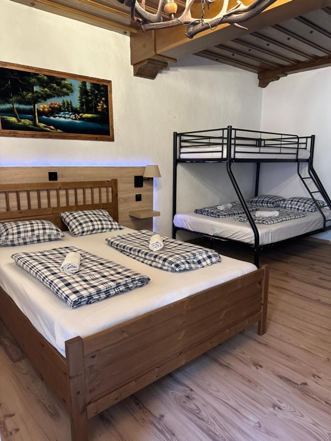 Hostel Lovely Rooms, City Center, Shared Bathroom, Windows To Corridor フィラハ エクステリア 写真