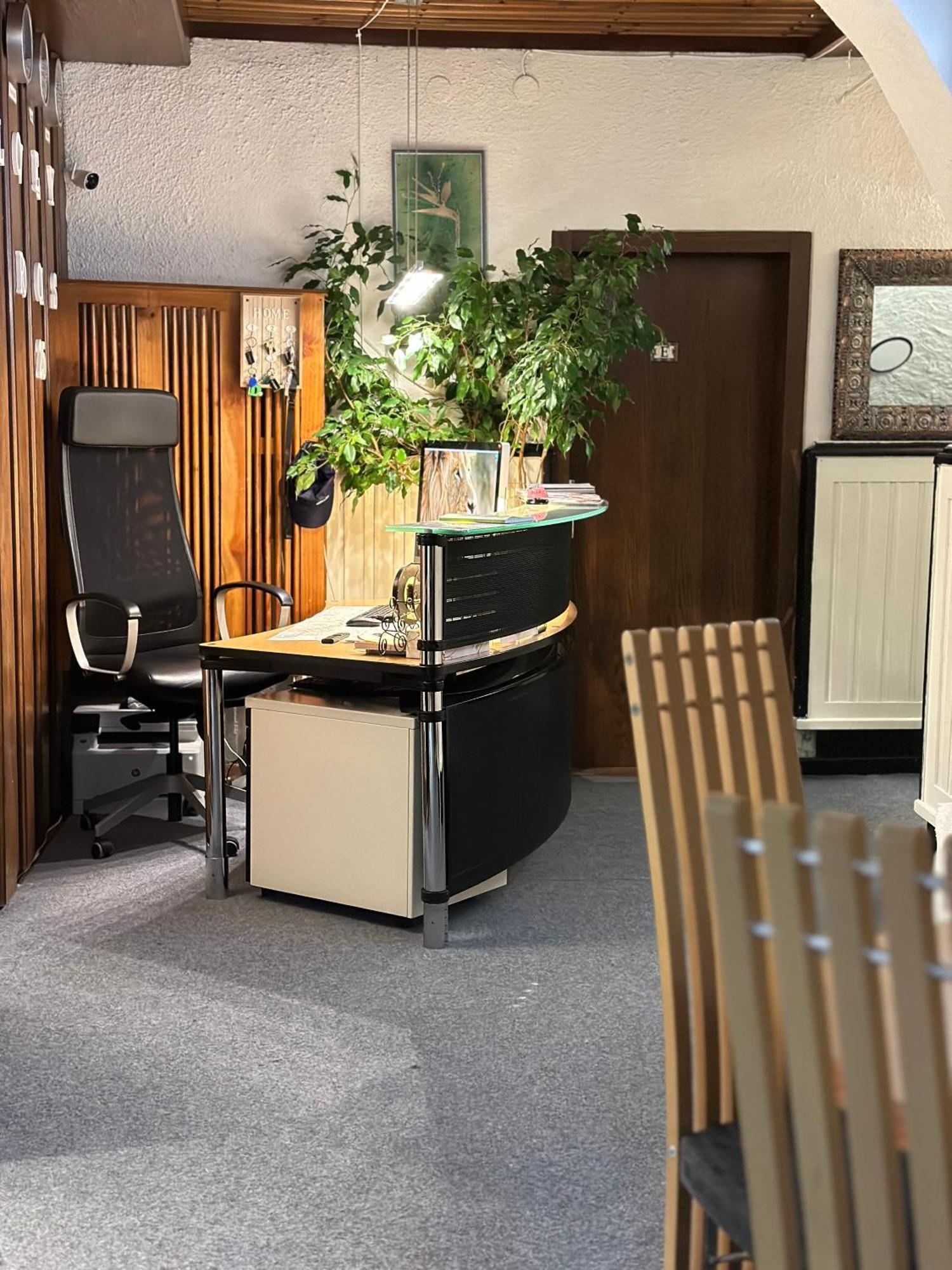 Hostel Lovely Rooms, City Center, Shared Bathroom, Windows To Corridor フィラハ エクステリア 写真