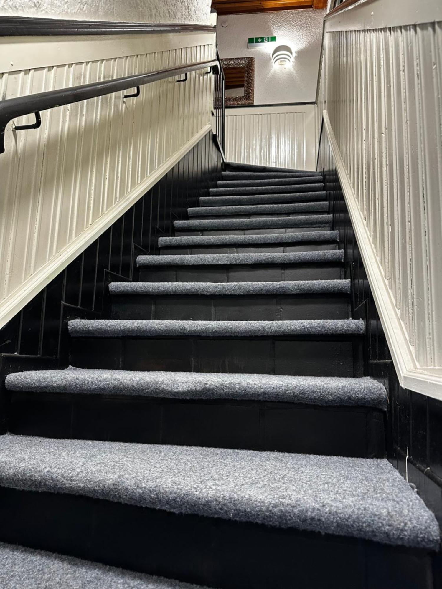 Hostel Lovely Rooms, City Center, Shared Bathroom, Windows To Corridor フィラハ エクステリア 写真