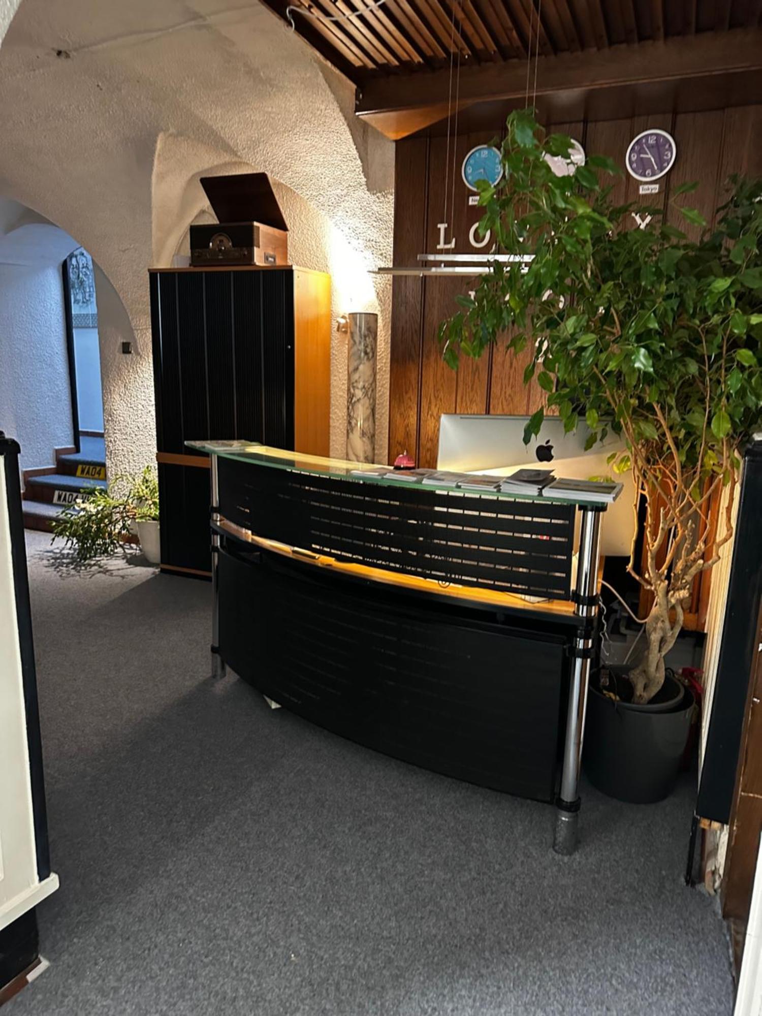 Hostel Lovely Rooms, City Center, Shared Bathroom, Windows To Corridor フィラハ エクステリア 写真